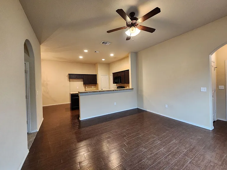 712 Creekside Cir — Photo 10