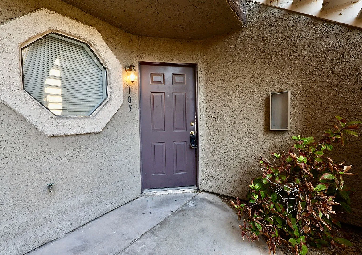 Welcome to easy Las Vegas living in this charming single-story condominium! — Photo 2