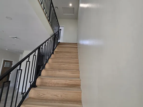 72 Van Dyke Street image 11 of 17