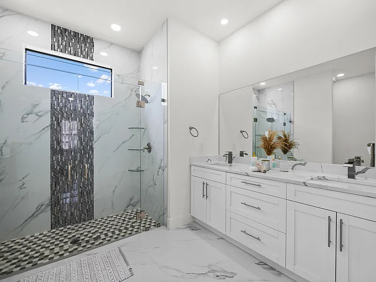 1007 SW Embers Ter — Photo 12