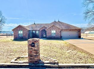 2010 E Creek Side Rd, Stigler, OK 74462