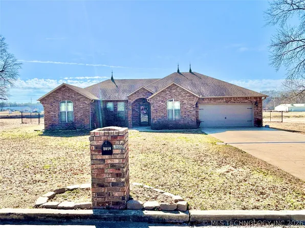 2010 E Creek Side Rd, Stigler, OK 74462