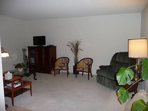 2nd image of 1501 W Dawn Dr