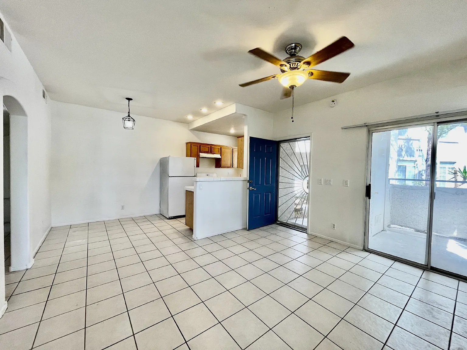 2 bed, 2.0 bath, 931 sqft, $1,696 — Photo 3