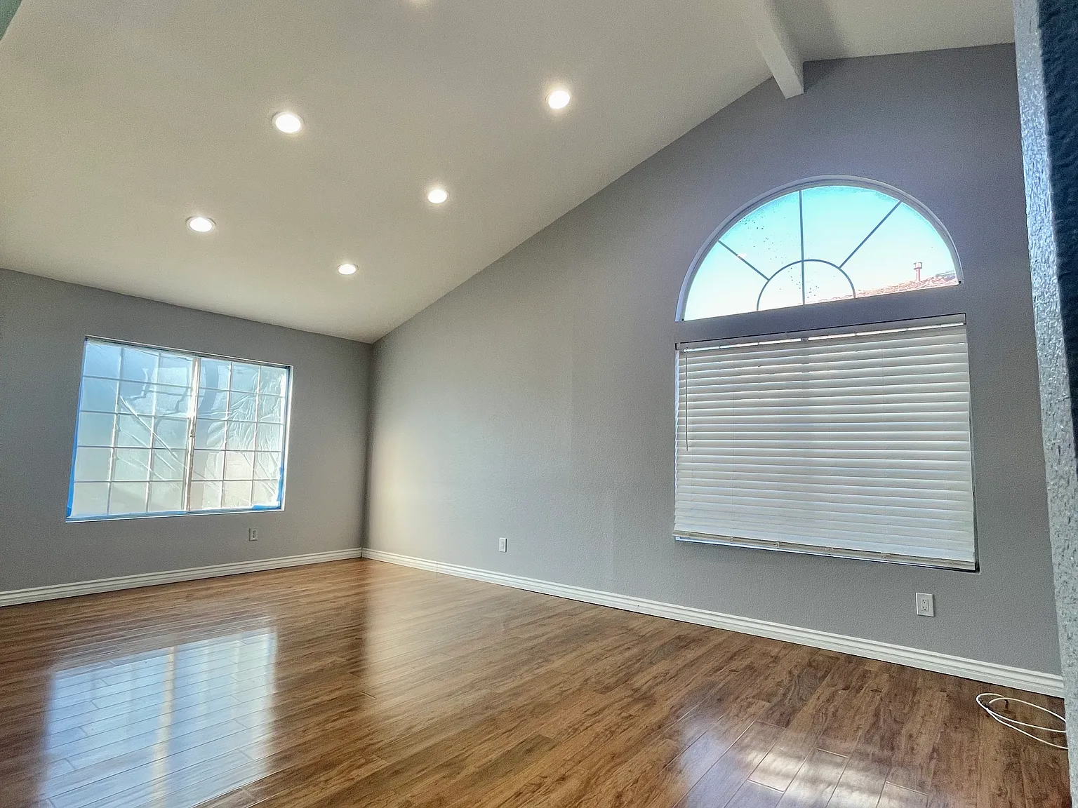 3 bed, 1200 sqft, $2,500 — Photo 2