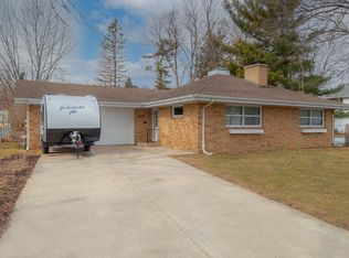 406 N 5th St, Oregon, IL 61061