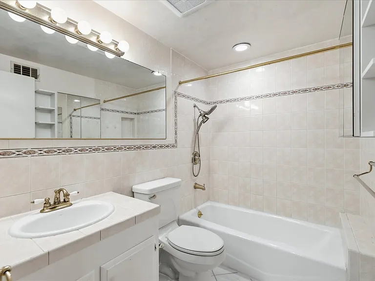657 Sandy Hook Ct — Photo 26