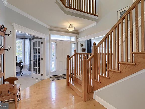 3rd image of 327 Spurrier Dr