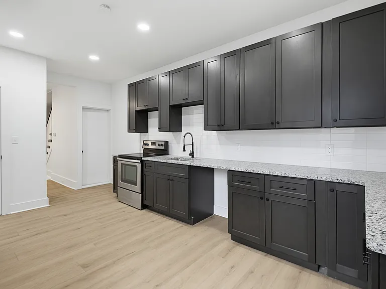 340 E Frederick St — Photo 13