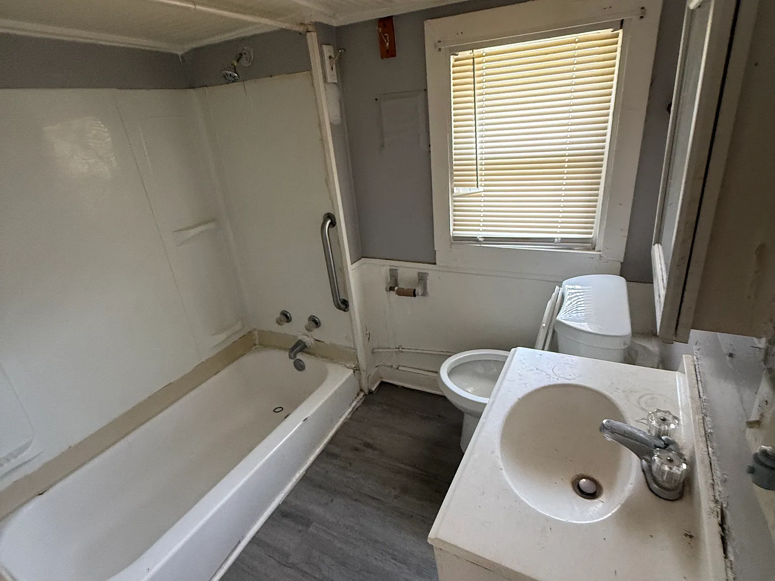 2 bed, $900 — Photo 2