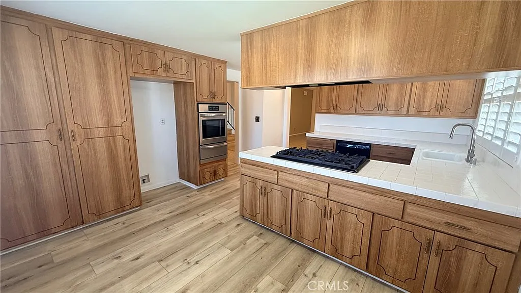 3 bed, 2380 sqft, $3,800 — Photo 4