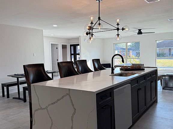 3rd image of 4301 Charleston St