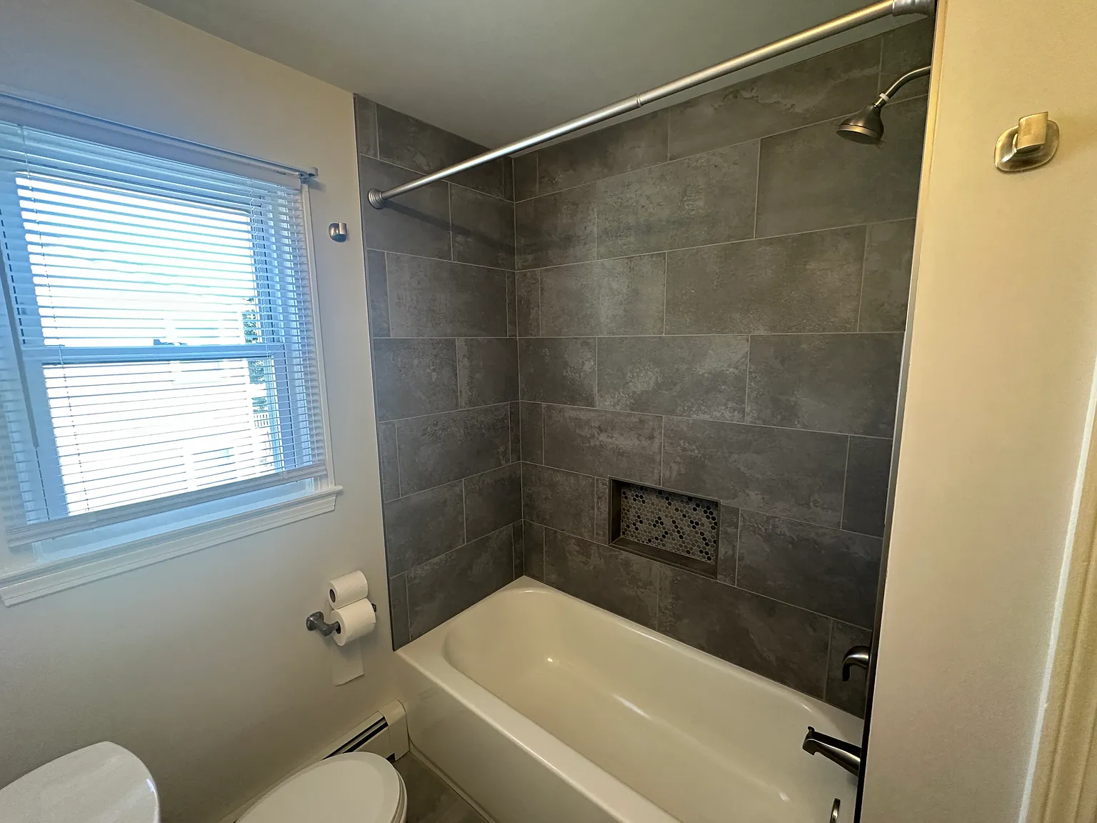 2 bed, 1146 sqft, $2,200 — Photo 2