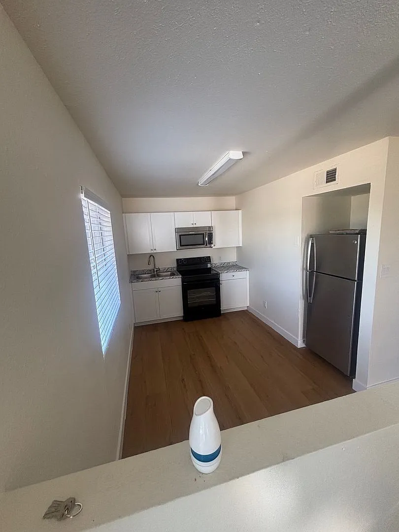 7160 N 53rd Ave — Photo 3