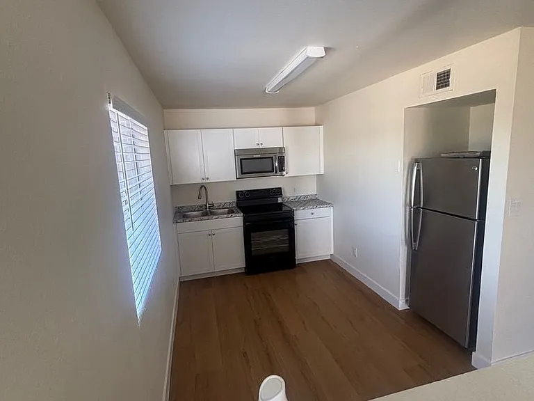 7160 N 53rd Ave — Photo 22