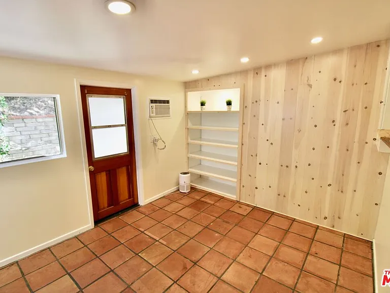 20200 Paradise Ln #A — Photo 11