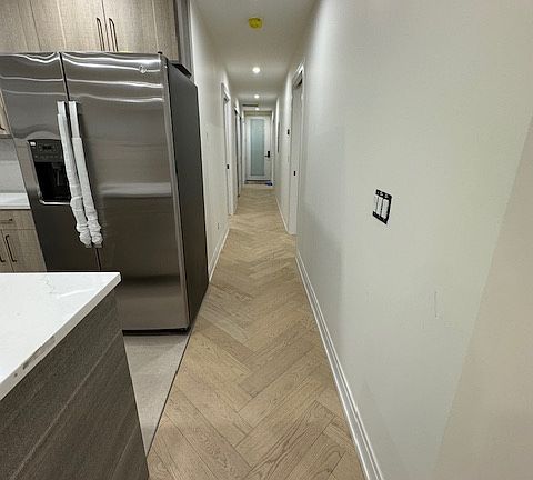 3rd image of 715 W Aldine Ave #B