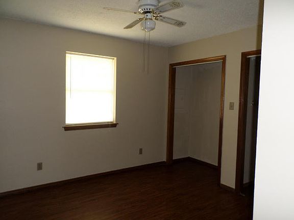 4th image of 1107 N University Dr
