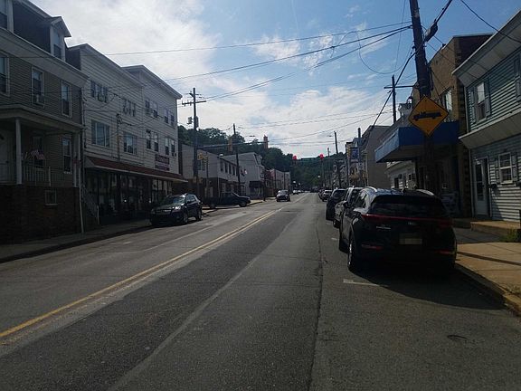 4th image of 461 Sunbury St