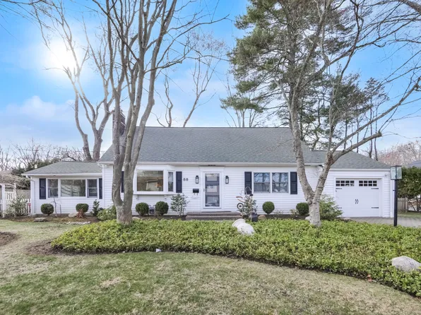 88 Pine St, Closter, NJ 07624