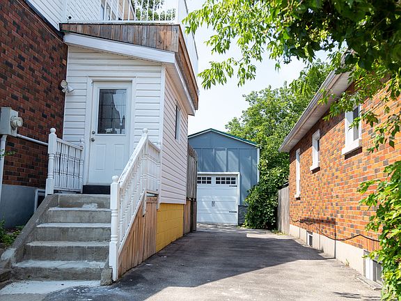 2nd image of 8 Dufferin St