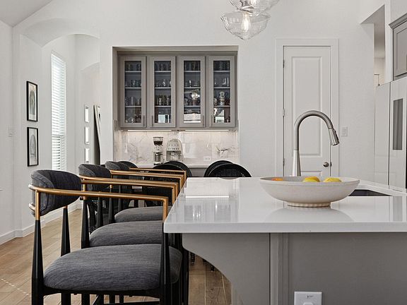 4th image of 1201 Highcrest