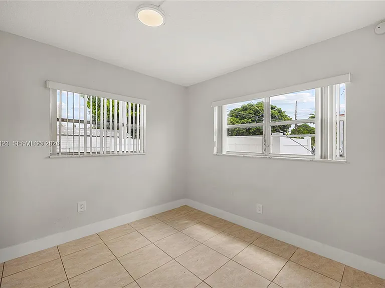 4933 Hollywood Blvd #201 — Photo 8