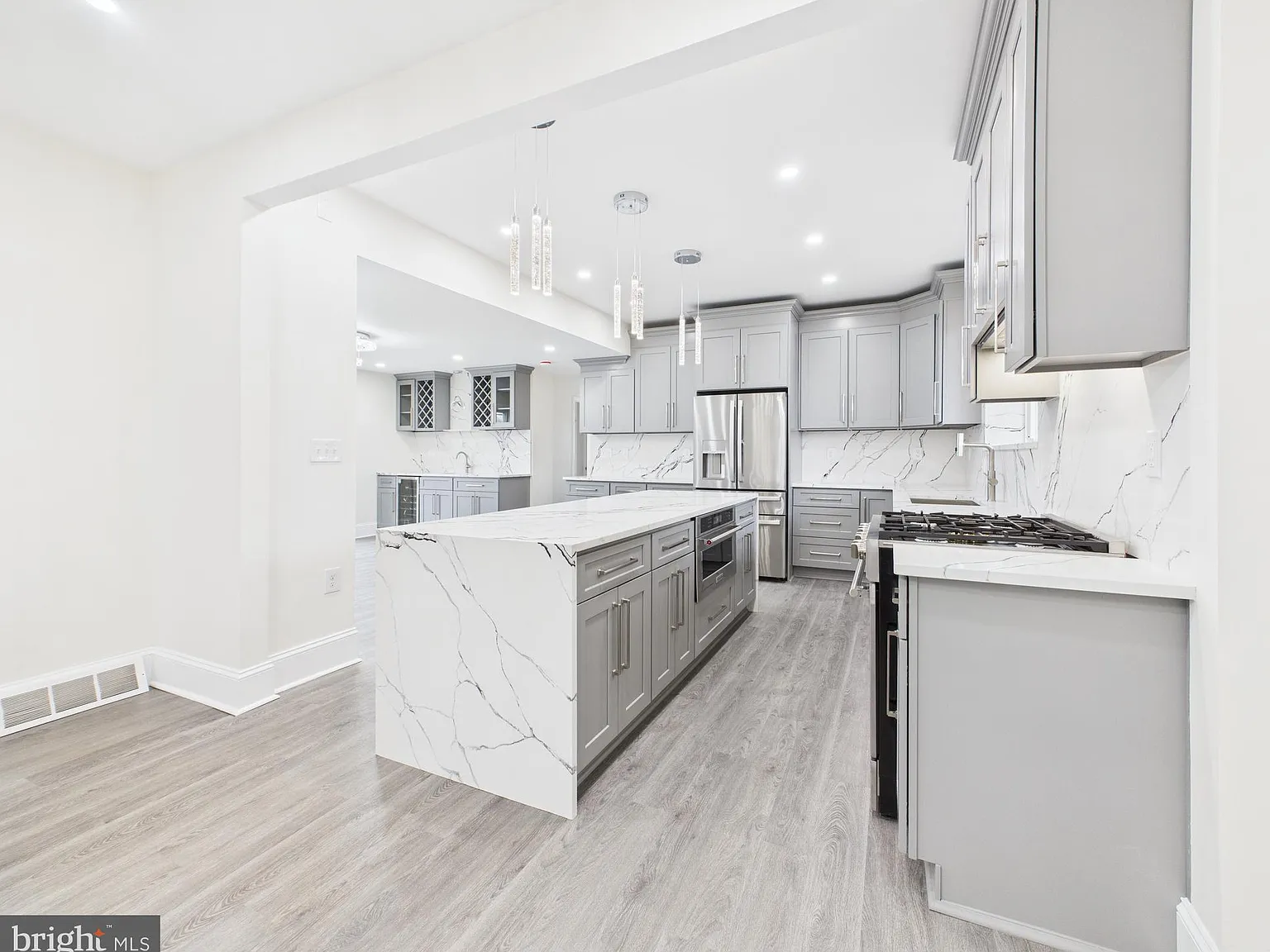 3 bed, 2.0 bath, 1164 sqft, $1,400 — Photo 2