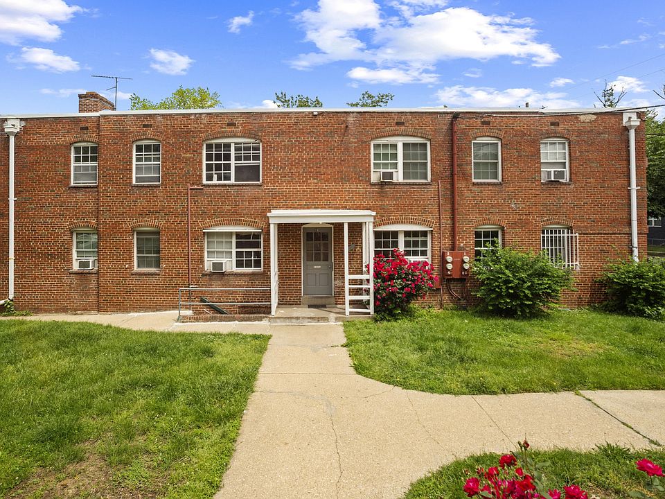 1st image of 4239 1st St SE APT 2