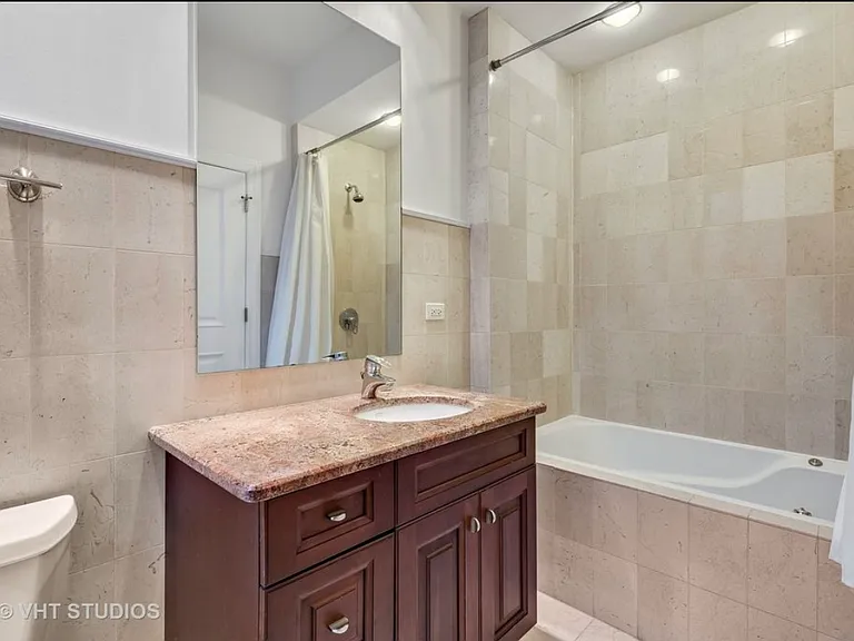 2242 W Melrose St — Photo 13