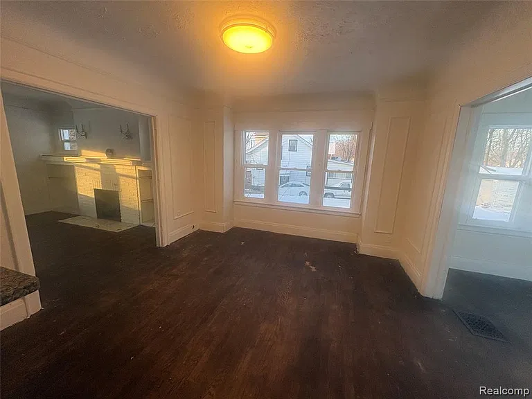 33 S Marshall St — Photo 6