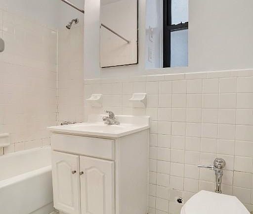 5th image of 1619 York Ave #5F