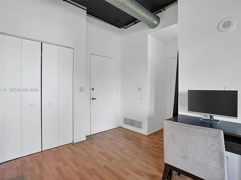 10 SW South River Dr #708 — Photo 17