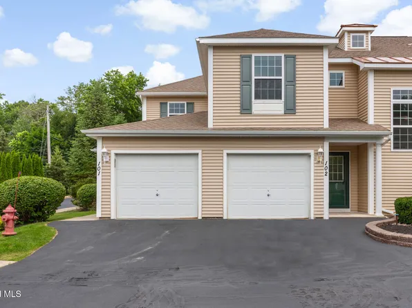 102 Royale Court, Troy, NY 12180