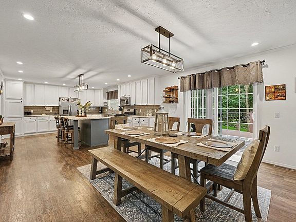 3rd image of 7783 Fowler Rd