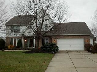 6411 Cloverleaf Cir, East Amherst, NY