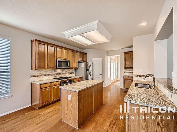 3rd image of 3812 Calloway Dr