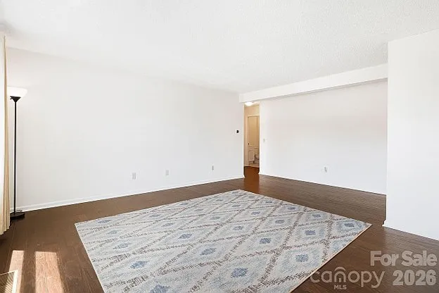 2 bed, 917 sqft, $1,550 — Photo 3