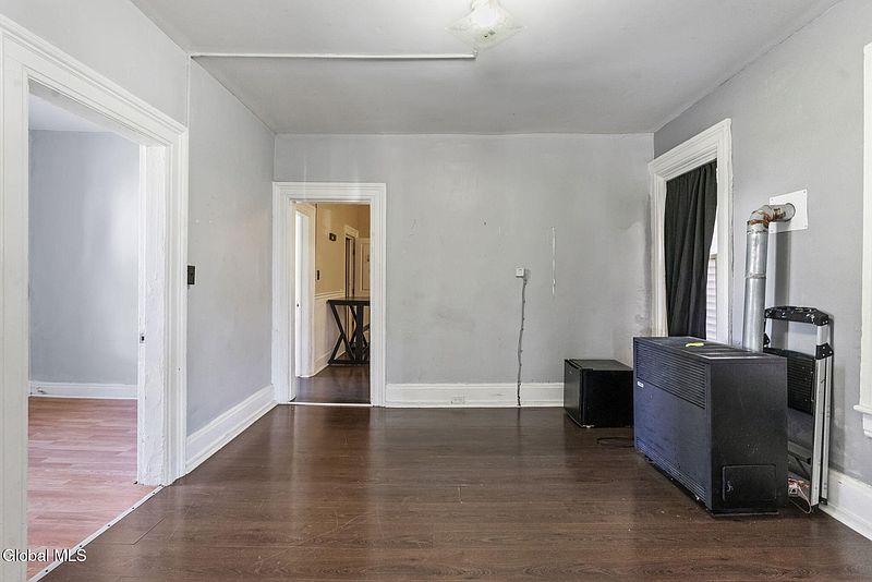 4th image of 55 Oakwood Avenue