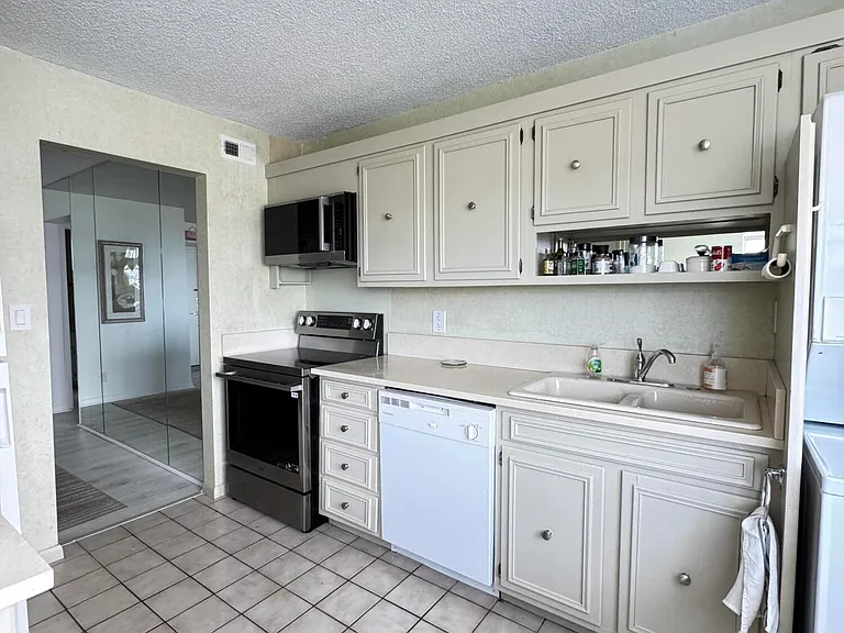 5200 N Ocean Blvd #506 — Photo 14