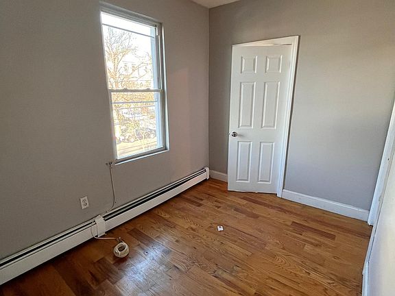 5th image of 862 S 15th St Floor 2