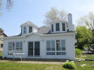 633 Arrowhead Beach Rd, Luxemburg, WI 54217