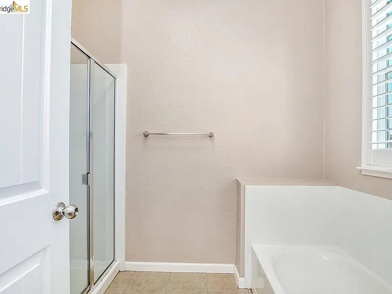 1354 Portofino Dr — Photo 17