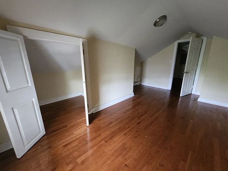 133 Hobart St #B — Photo 10
