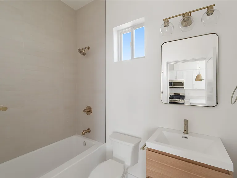 10558 Encino Ave — Photo 12