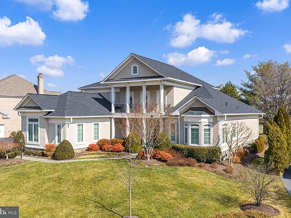 5th image of 8346 Roxborough Loop