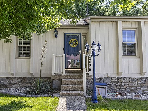 4th image of 2025 Summerhayes Ct
