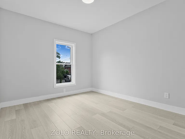 498 Charlotte St — Photo 26