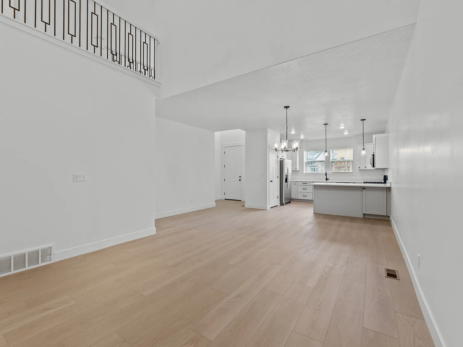 4 bed, 3.5 bath, 2436 sqft, $2,400 — Photo 4