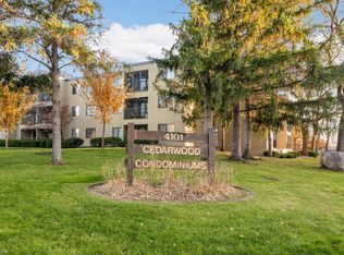 4101 Parklawn Ave APT 121, Edina, MN 55435